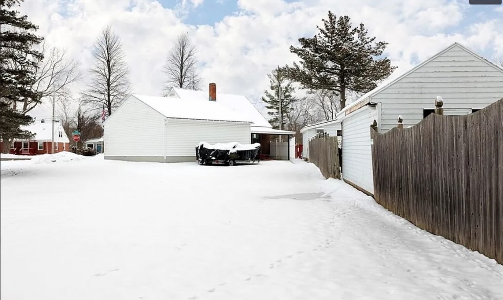 Building Photo - 324 Butterfield Ave