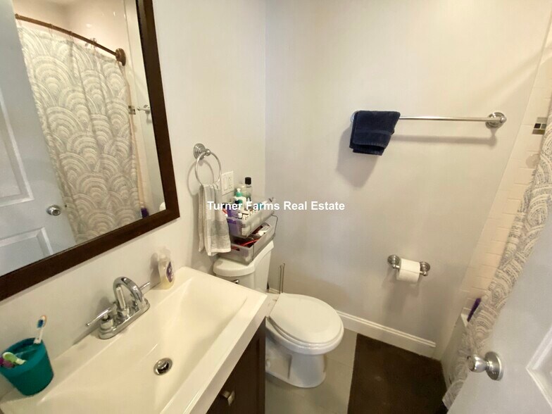 Building Photo - 721 Parker St