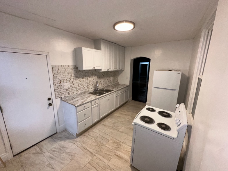 Building Photo - 789 Sedam St
