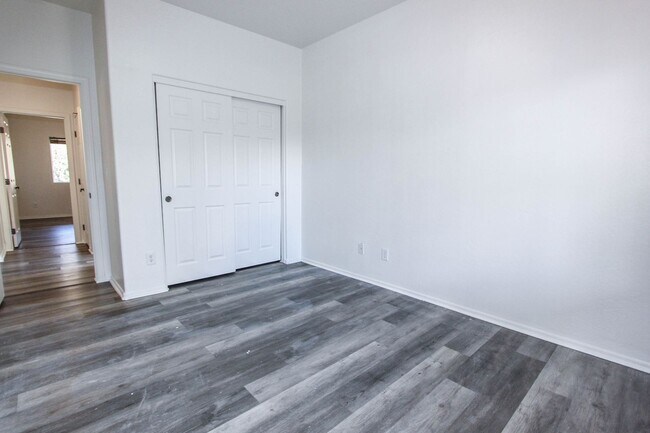 Building Photo - Three Bedroom Quailwood Home