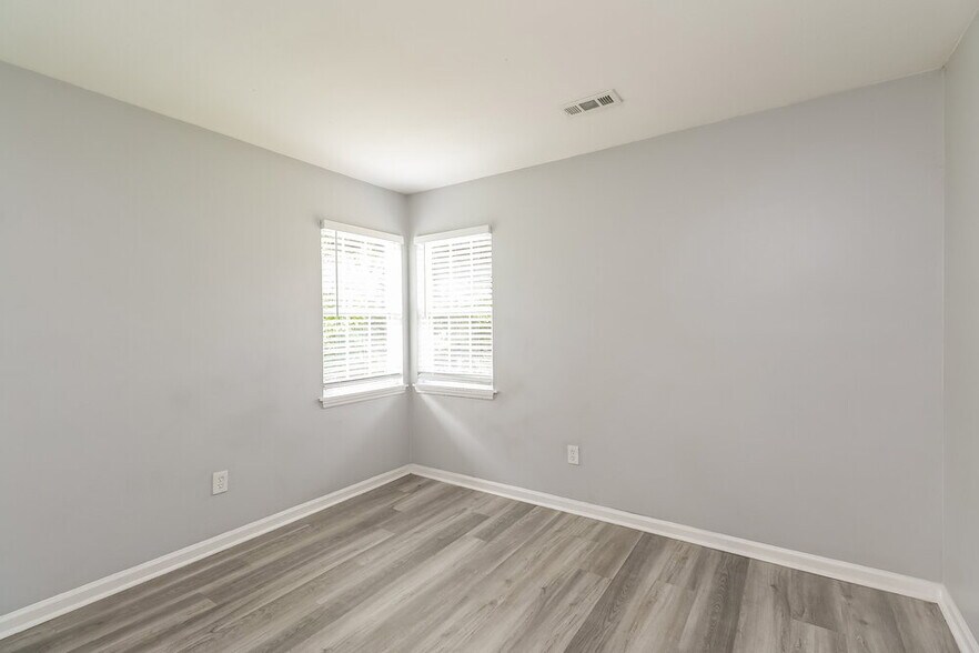 Building Photo - 6115 Sunstone Dr