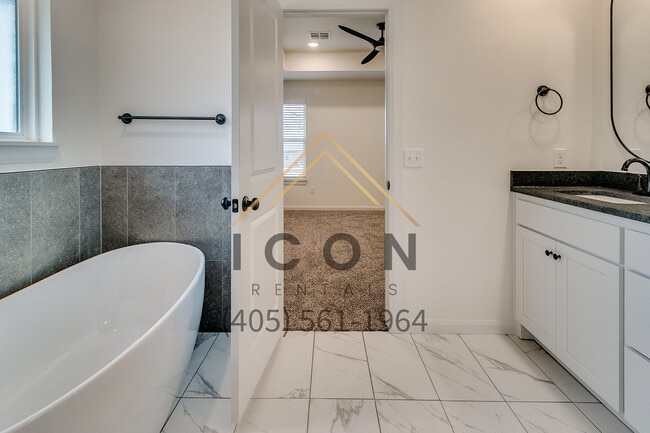 Building Photo - 809 S 2nd St