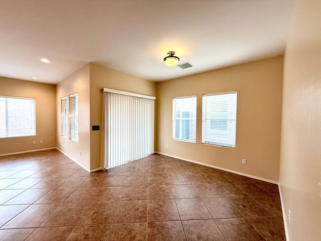 Building Photo - 2 bedroom + a den in Quailwood….amenities ...