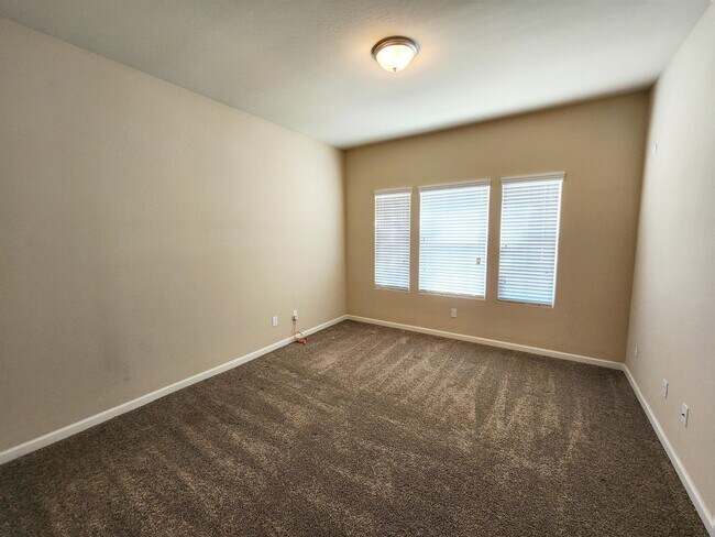 Building Photo - 13710 Onyx Night Dr
