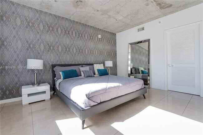 Building Photo - 3250 NE 1st Ave