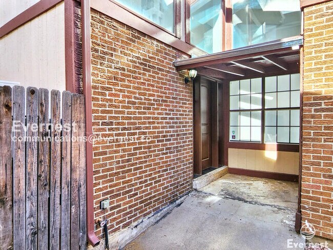 Building Photo - 811 S Rifle Way