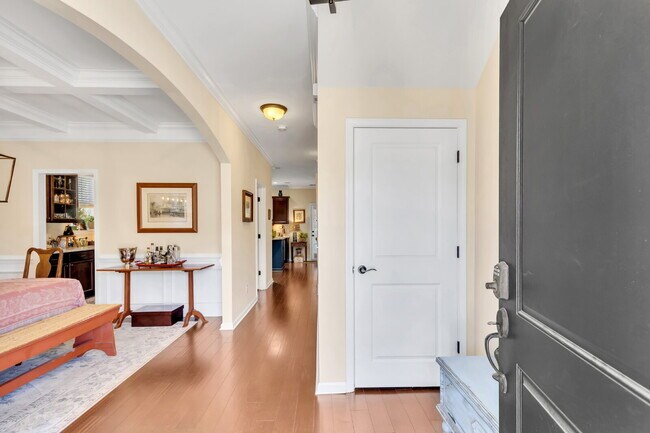 Building Photo - Gigantic Gorgeous Home in Pooler!