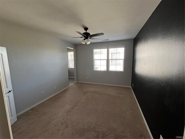 Building Photo - Well-maintained 2 bedroom, 2 bath condo with a loft