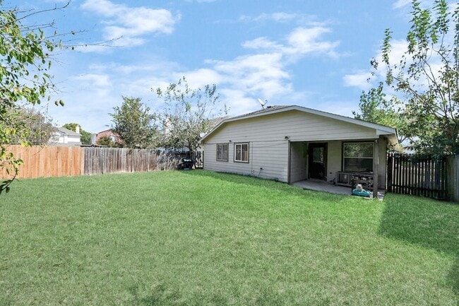 Building Photo - 20919 New Leaf Ct