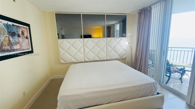 Building Photo - 17375 Collins Ave