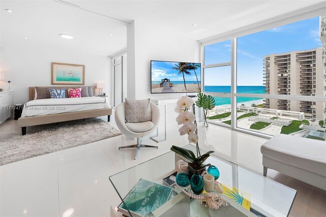 Primary Photo - 6801 Collins Ave