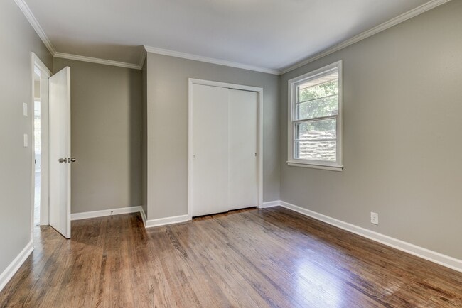 Building Photo - 1221 Harwood Dr