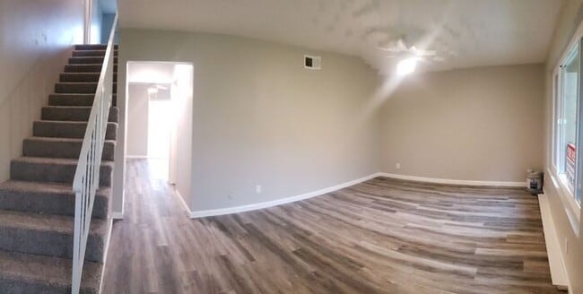 Building Photo - Bright & Updated Townhome for Rent in Santee