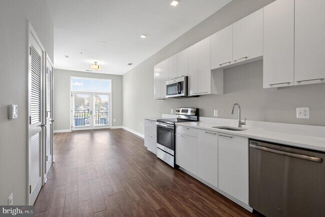 Building Photo - 989 S Buchanan St