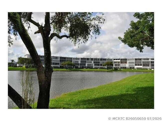Building Photo - 4030 Hythe B