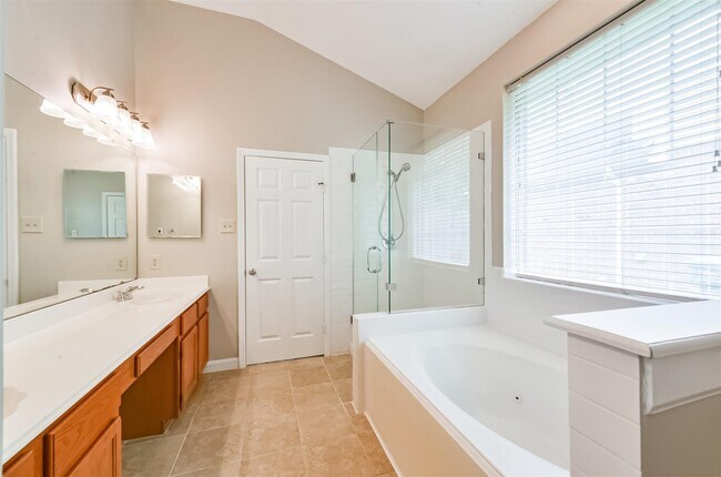 Building Photo - 15019 Trumpet Vine Ln