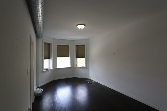 Building Photo - 1625 W Beach Ave