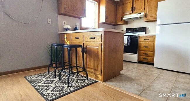 Building Photo - 482 East St