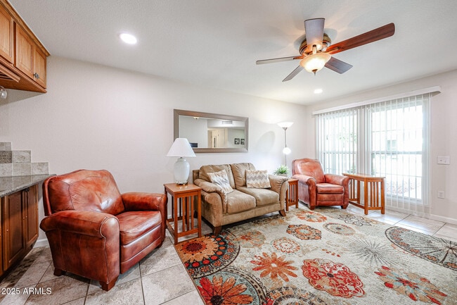 Building Photo - 10827 W Santa Fe Dr