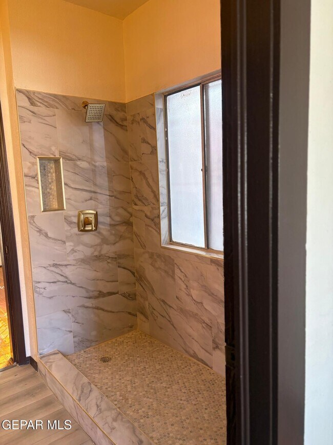 Building Photo - 3418 Pershing Dr