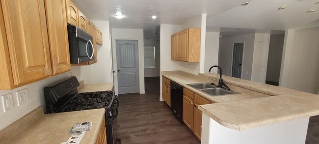 Building Photo - Charming home