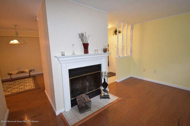 Building Photo - 1304 Wellington Pl