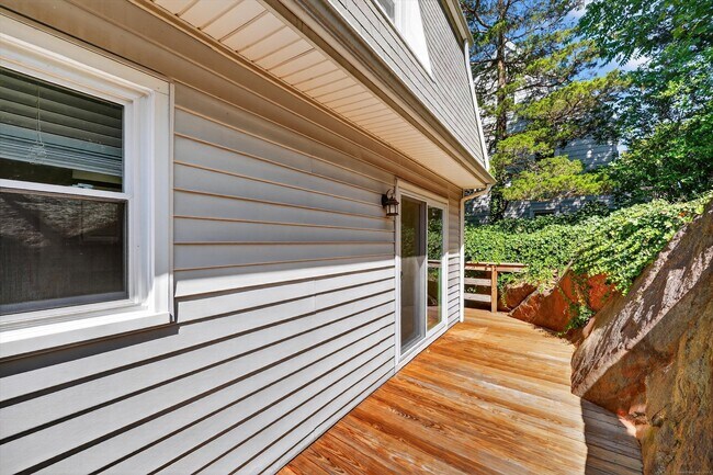 Building Photo - 55 Locust St