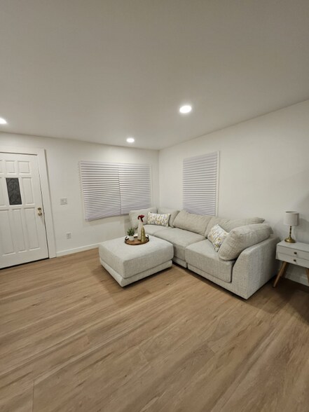 Building Photo - 3927 SW Webster St