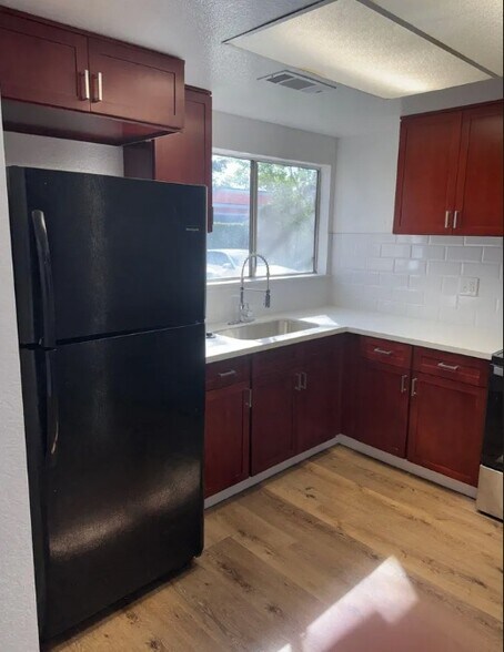 Building Photo - 2116 Mount Vernon Dr