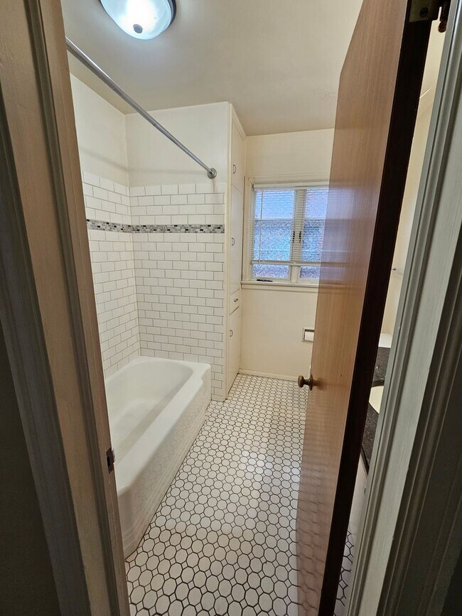 Building Photo - 303KENT