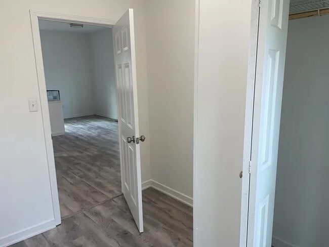 Building Photo - 3 Bedroom 2 Bathroom