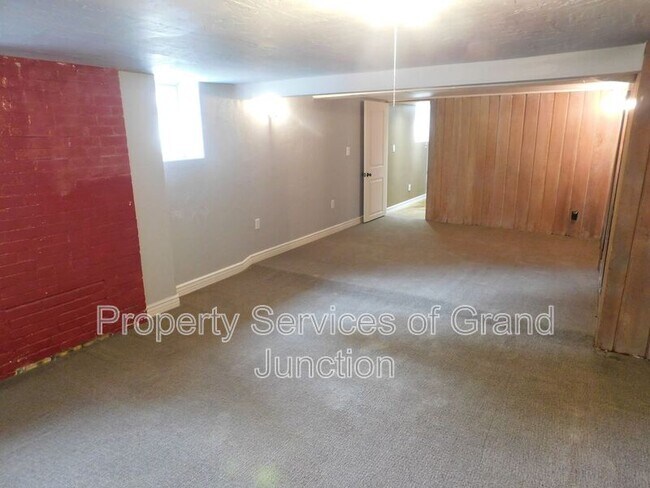 Building Photo - 930 Ouray Ave