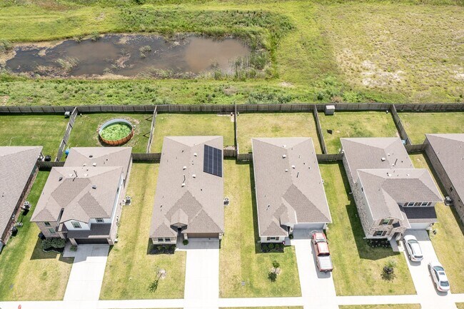Building Photo - 607 Hidden Brk Dr