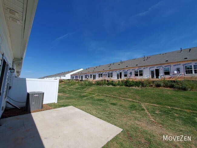 Building Photo - 12 Fernhill Ln