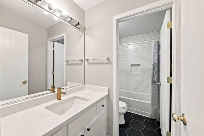 Building Photo - 2052 Shady Grove Ct