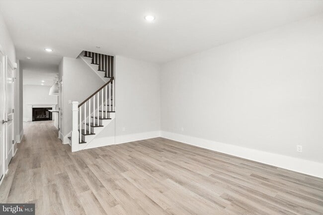 Building Photo - 4403 Thompson Dr