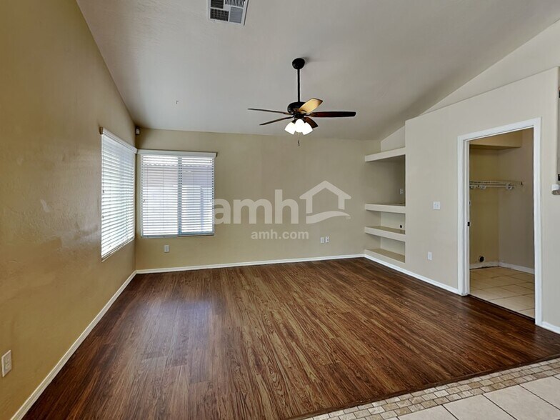 Building Photo - 7463 E Natal Ave