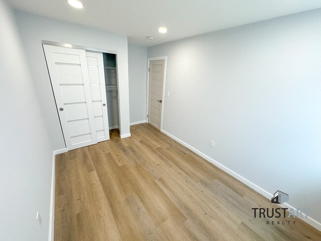 Building Photo - 3 bed/2.5 bath House in North East Philade...