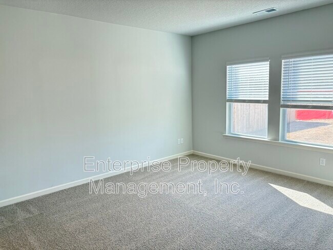 Building Photo - 250 Kipling Dr