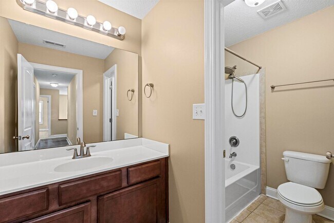 Building Photo - Large 5 bedroom home- don't miss this one!