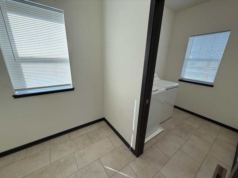 Building Photo - 4825 Suelo Rd