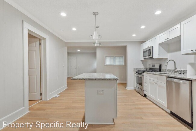 Building Photo - 4 br, 2 bath House - 724 E. Nelson Ave