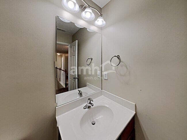Building Photo - 230 Overlook Dr