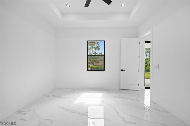 Building Photo - 719 Fullerton Ave S