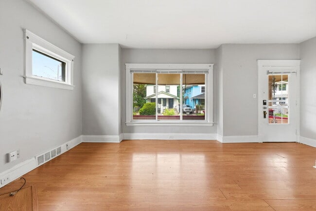 Building Photo - 479 E 126th St