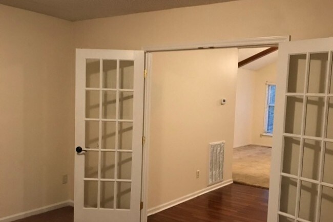 Bonus Room - 4448 Huntington Dr