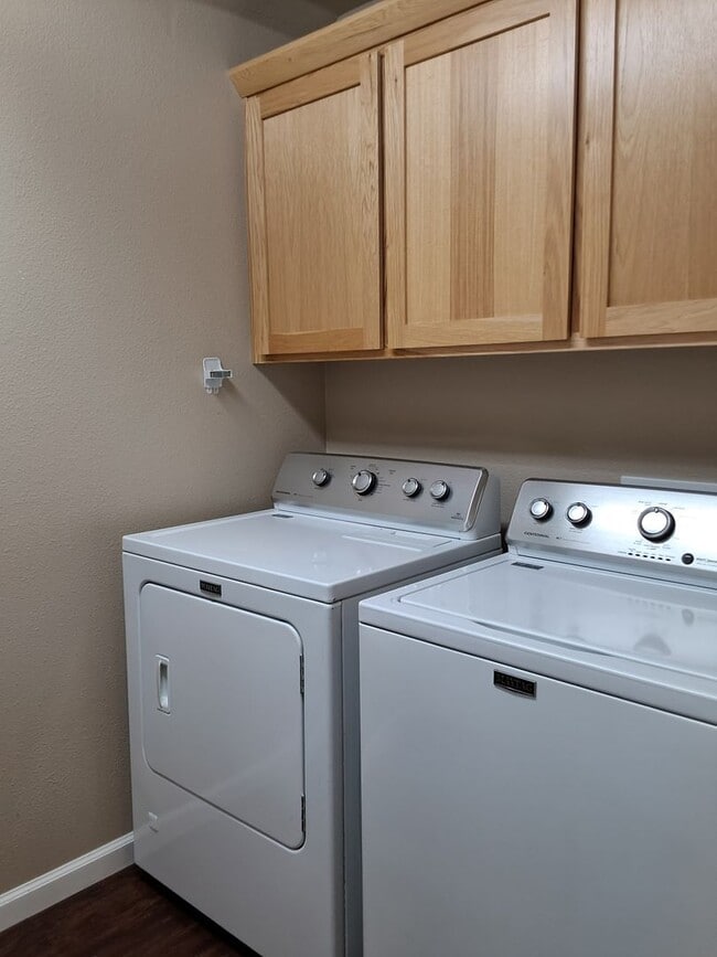 Building Photo - 2204 Estes Rd