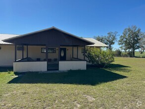 Building Photo - Quiet Country Living!!