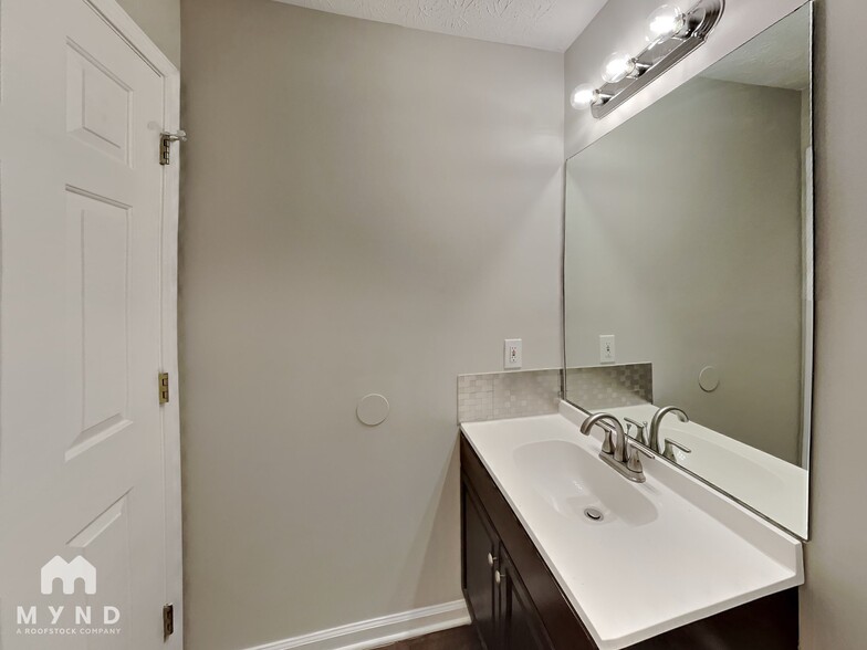 Building Photo - 1685 Camden Forrest Way