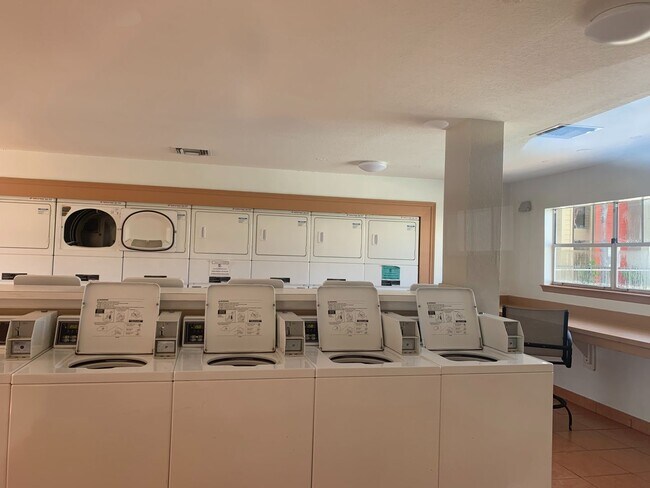 Building Photo - Spacious and Beautiful - Unfurnished 2/2 at Villas Del Sol !